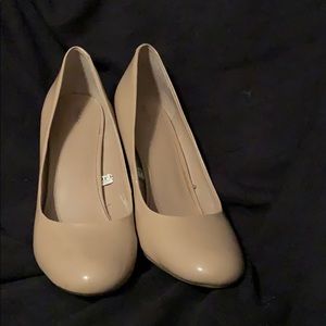 Nude heel